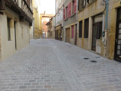 La rue du tour de l'église entièrement rénovée