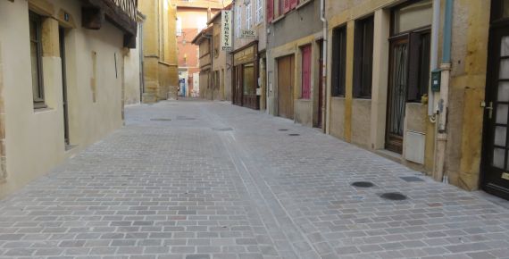 La rue du tour de l'église entièrement rénovée